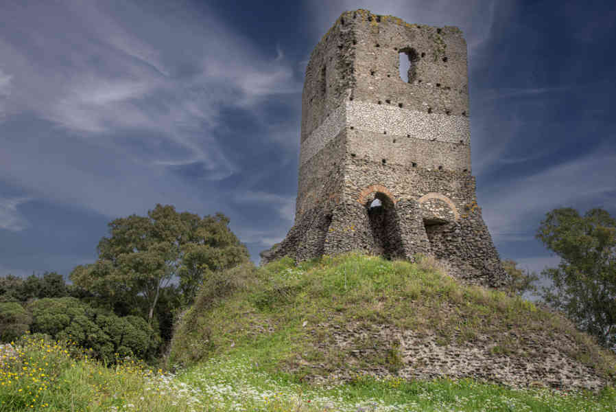 296 - Italia - Roma - Via Appia Antica - mausoleo di Pompeo Magno o Torre Selce.jpg